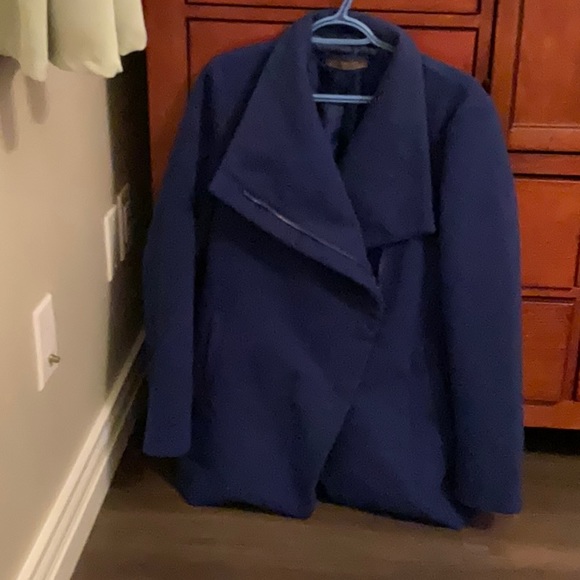 ☀️BOGO🎉 Beautiful Royal CrossZip Winter Coat! Worn only a times. - Picture 5 of 7